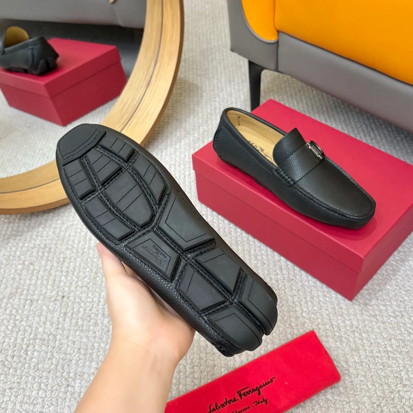 Men's men's shoes 💰420 (Yangli) Ferragamo 〰Ferragamo 2⃣️0⃣️2⃣️5️⃣ New series 👊🏻 Upper 🇮🇹 Italian imported calfskin, original outsole molding. Water-dyed sheepskin lining. The identity of every successful man is set off, and the upper and lower shoes are elegant and stable🚶🏻🚶🏻The high-end custom counter original replica is an eternal classic🔍️Number of codes: 38-46 with counter packaging